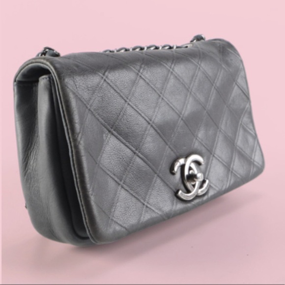 Chanel New Chic Diamond Quilted Medium Flap Bag - Picture 2 of 11